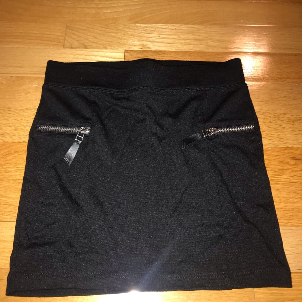 Black zipper H&M pencil skirt